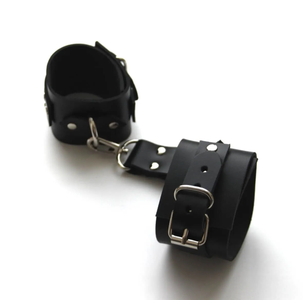 наручи декоративные кожаные pinkrabbit с карабином, черные в Москве