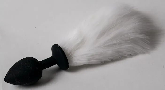 пробка черная силикон с белым хвостом 2,8 х 18,9 см 47165-mm в Москве