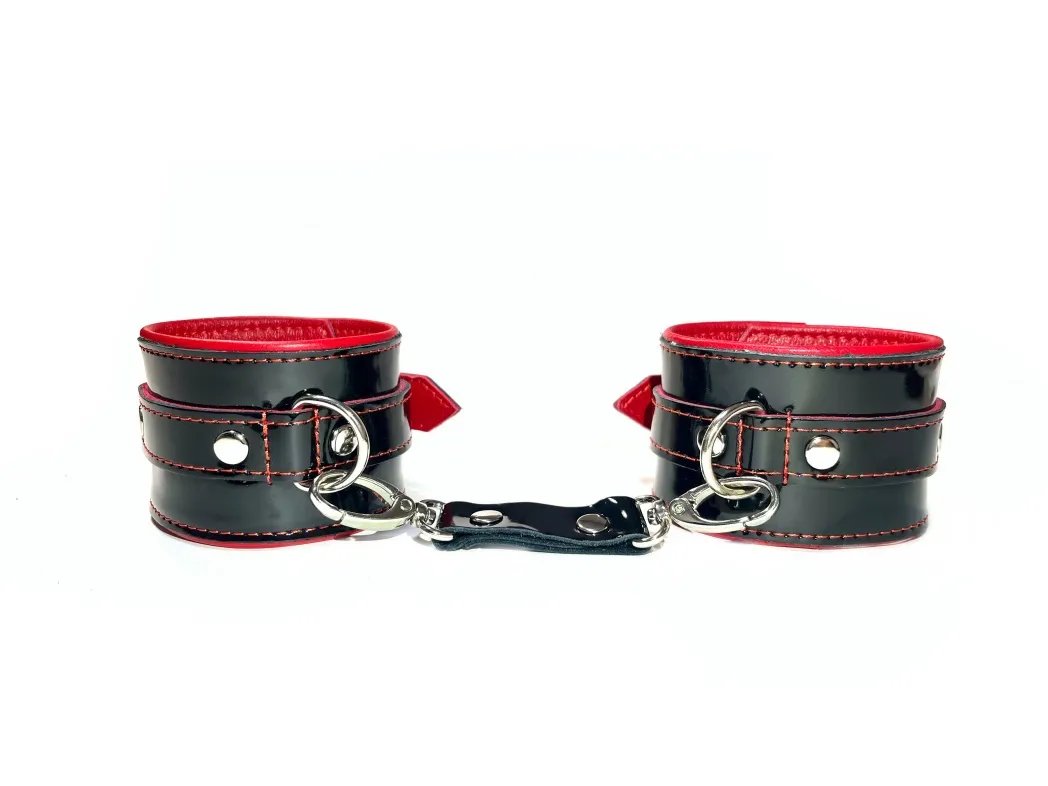 наручники из кожи лак черно-красные 51029ars в Москве