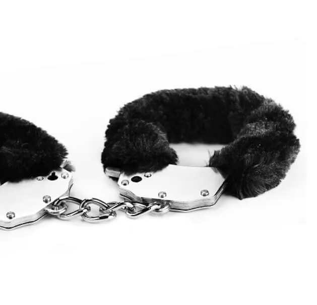 наручники декоративные lovetoy fetish pleasure fluffy handcuffs, черные в Москве