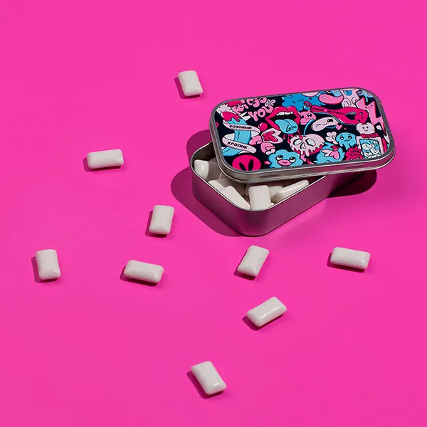 жевательная резинка pinkrabbit с логотипом в жестяной баночке в Москве