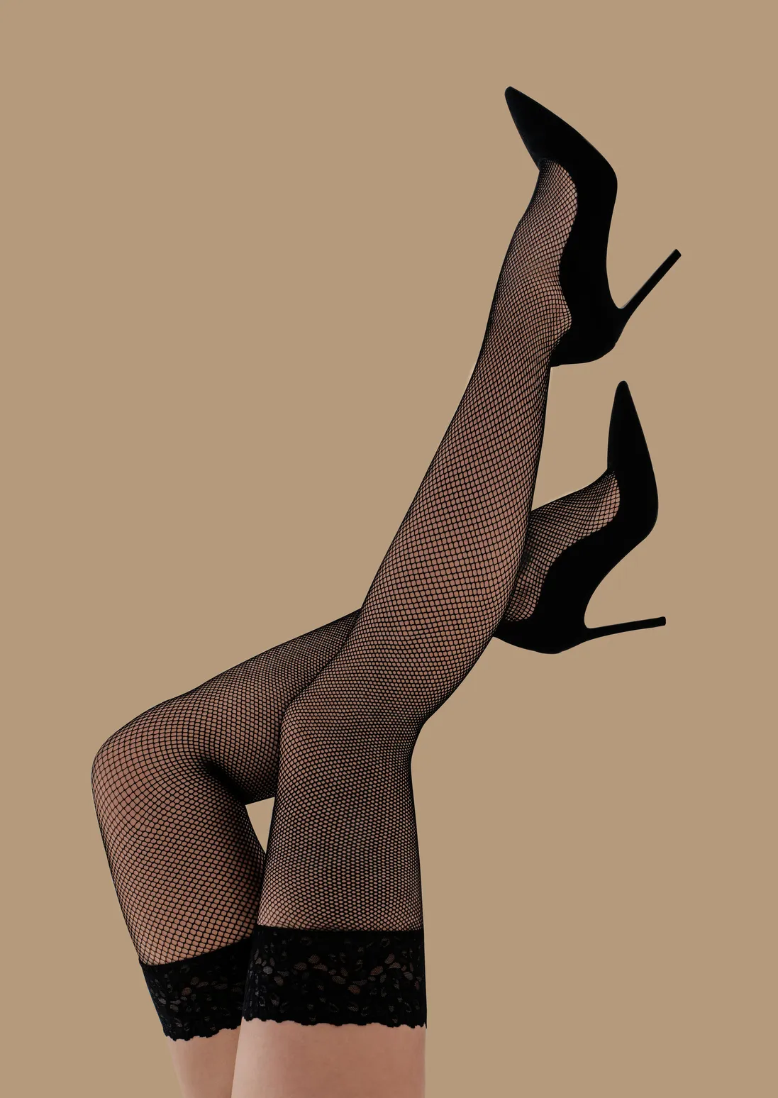 Чулки черные в мелкую сетку с черным кружевом и силиконом