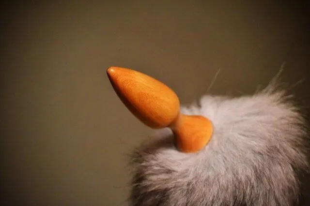 пробка деревянная подиум с хвостом натуральный мех, енот в Москве