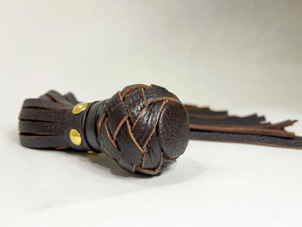 плеть генитальная из натуральной кожи коричневая 54078ars в Москве