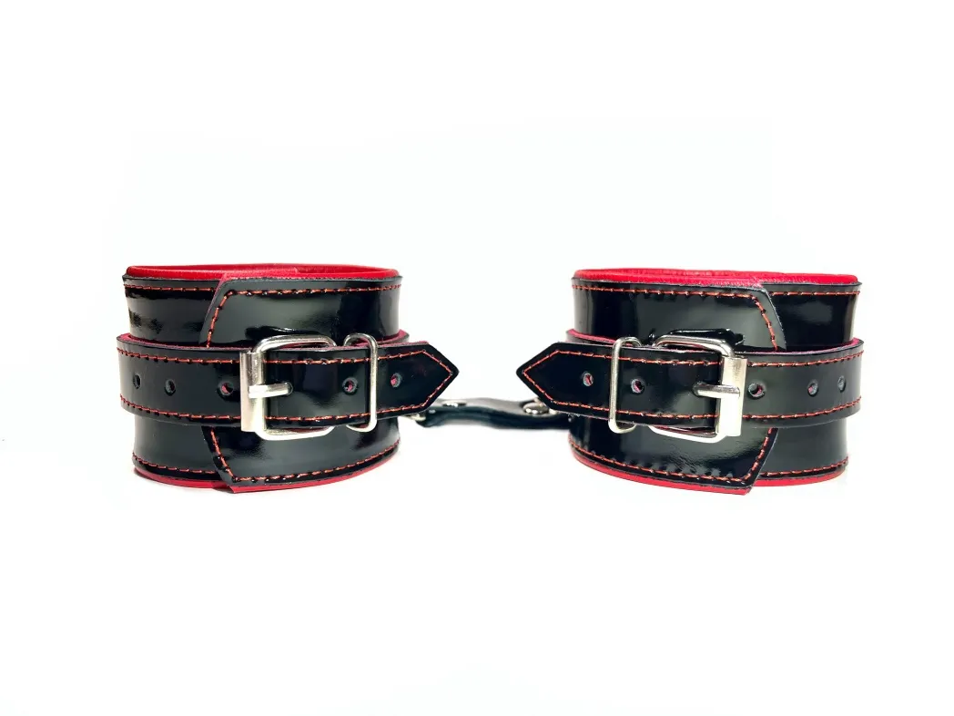 наручники из кожи лак черно-красные 51029ars в Москве