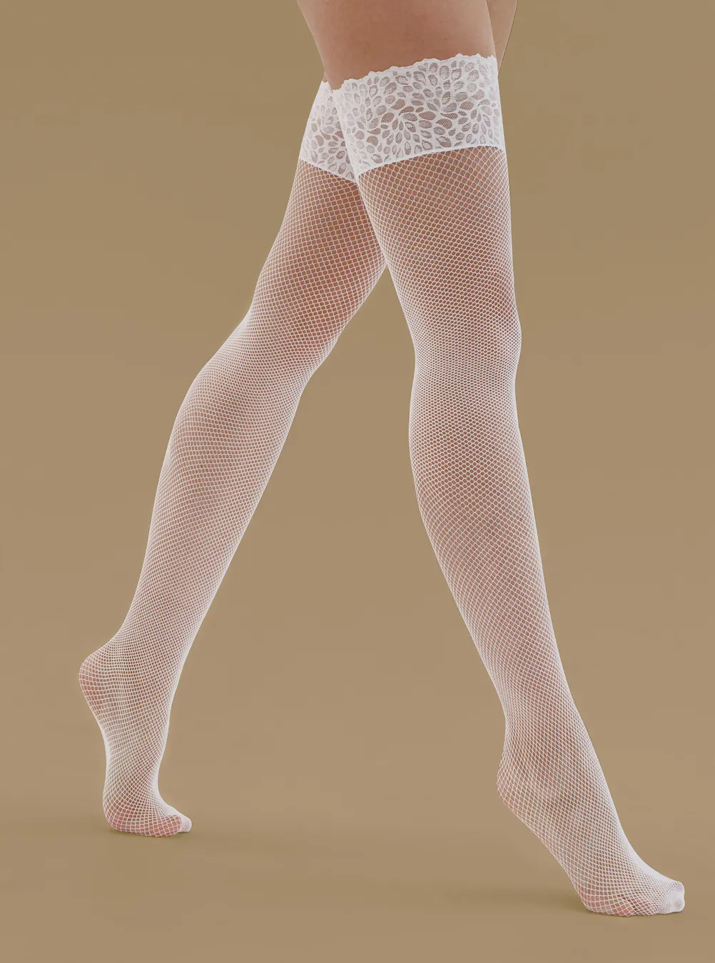 Чулки белые в мелкую сетку с белым кружевом и силиконом