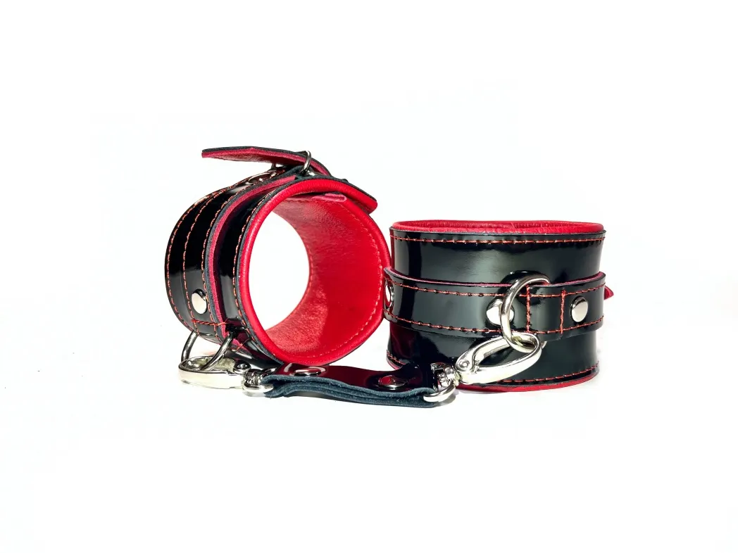 наручники из кожи лак черно-красные 51029ars в Москве