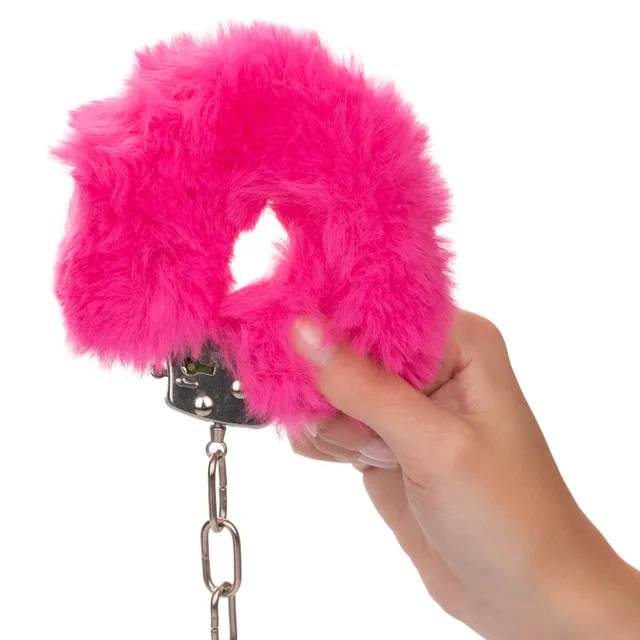 металлические наручники с искусственным мехом ultra fluffy furry cuffs-pink в Москве