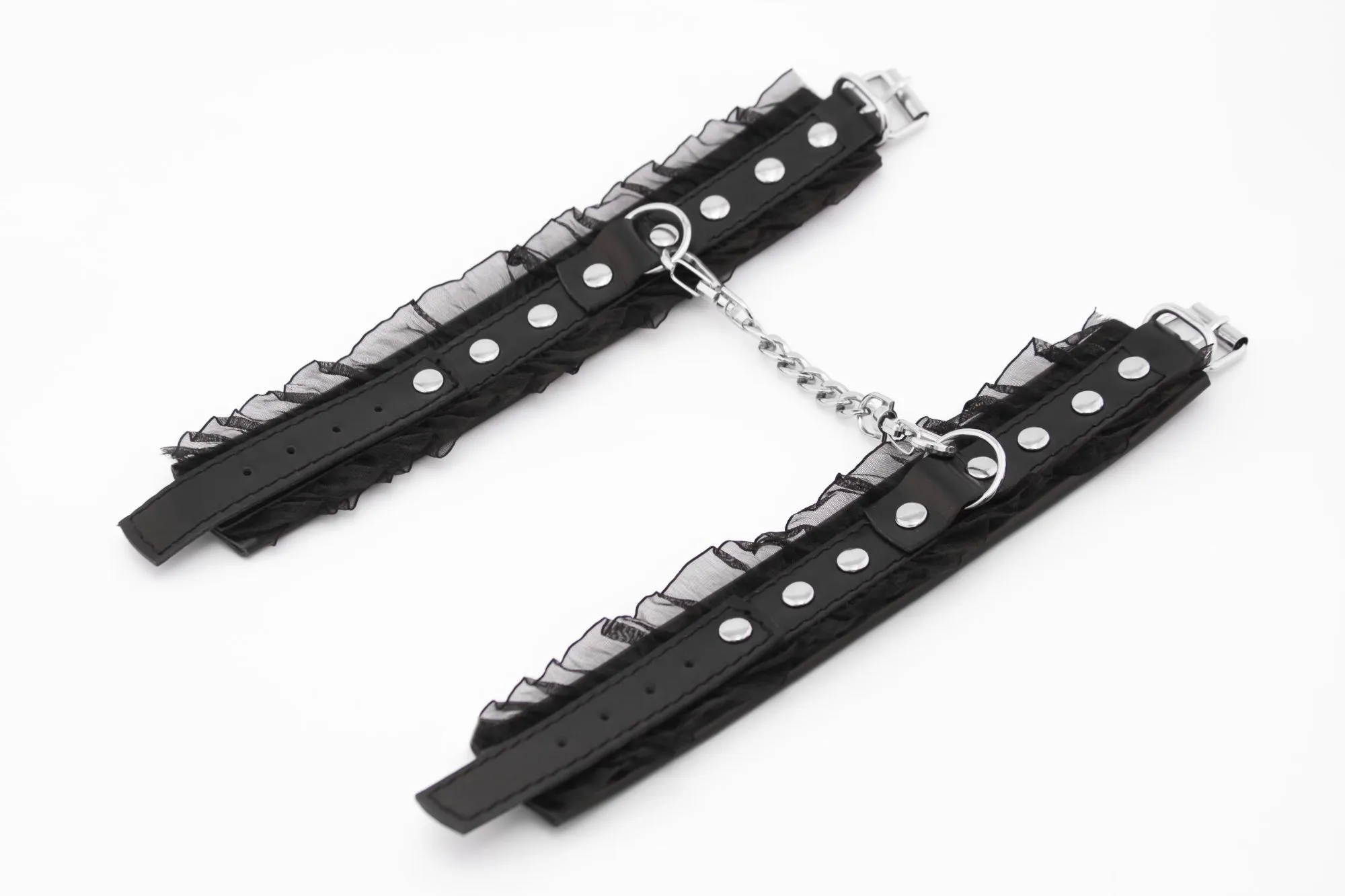 наручники из кожи с рюшами в Москве