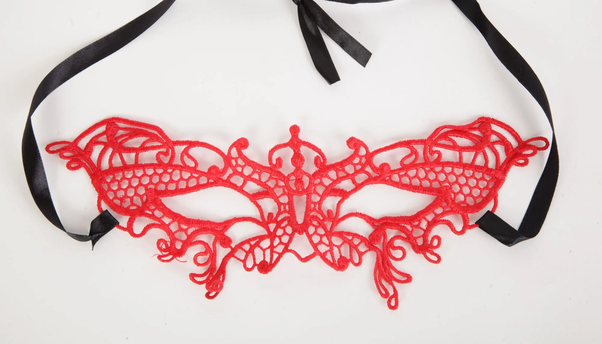 маска изящная красная 47302-1-mm в Москве