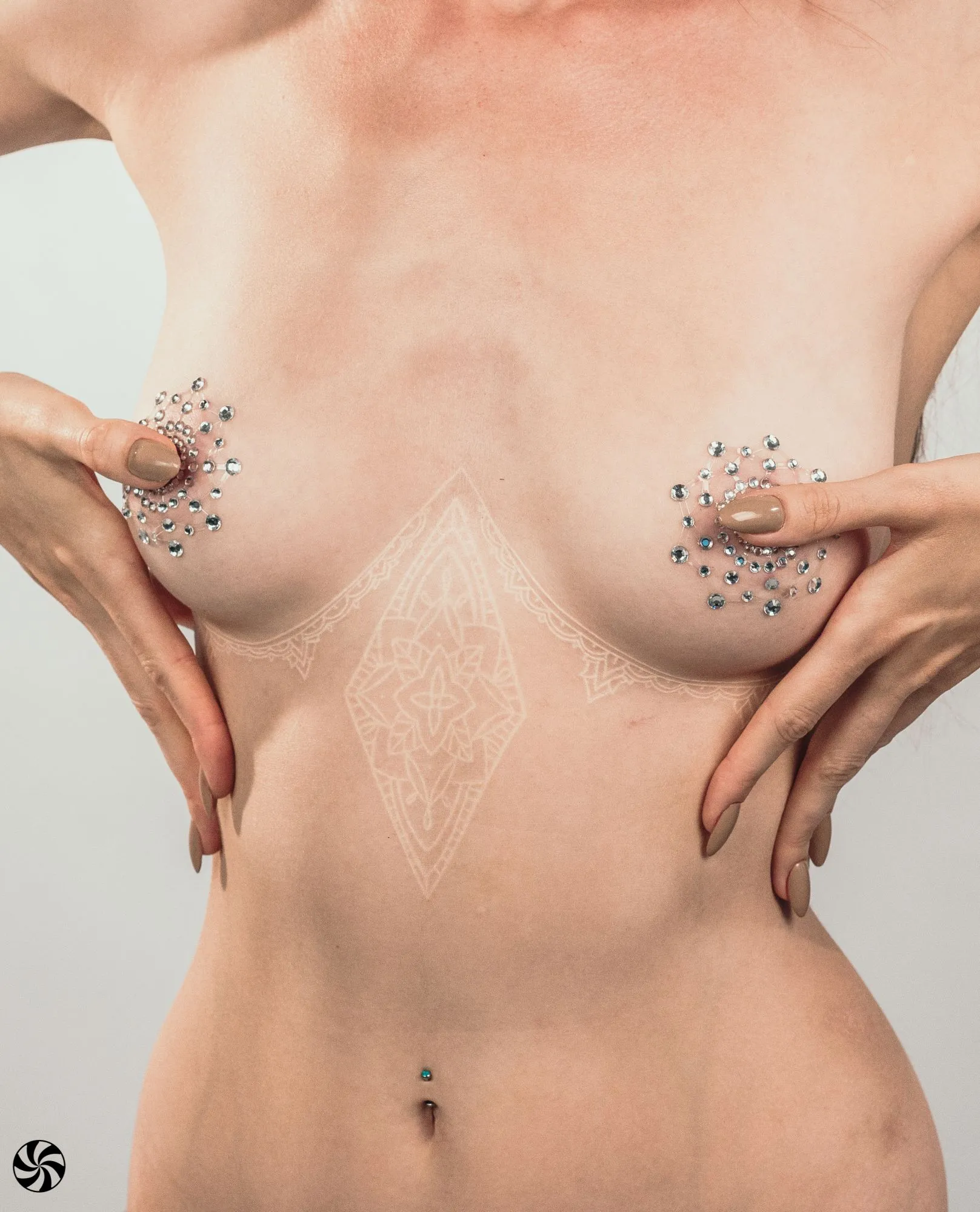 Эротическое наклейки на грудь burlesque rowland white 3639-01lola в Москве