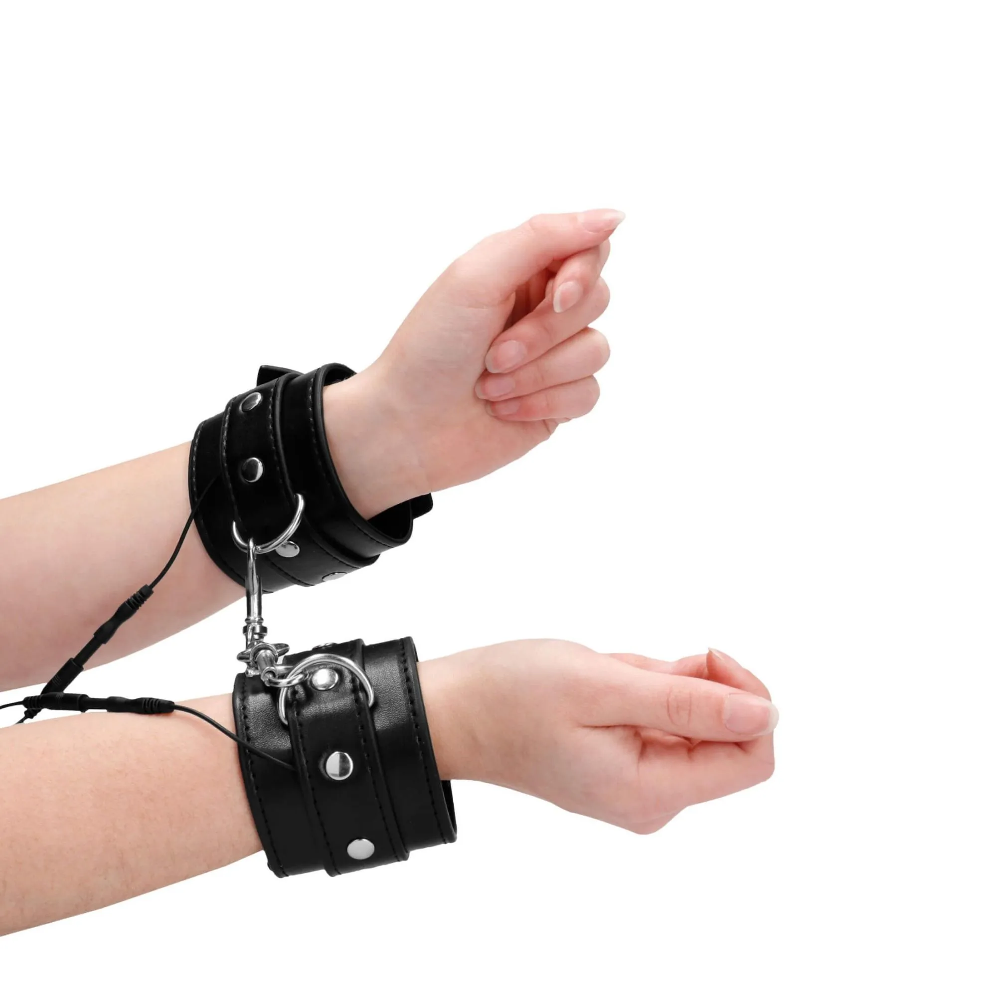 наручники декоративные с электростимуляцией shots media electroshock electro handcuffs, черные в Москве