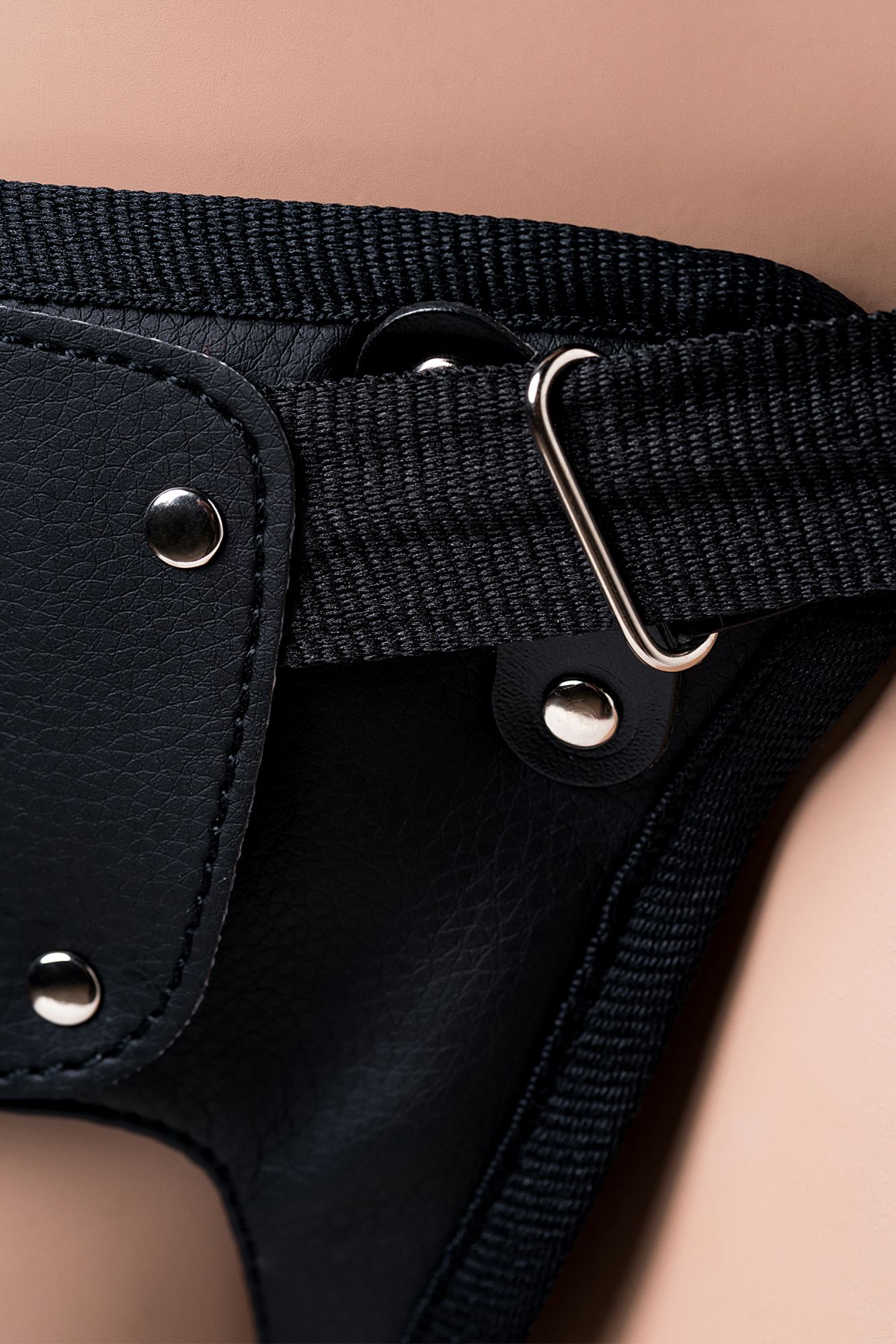 страпон на креплении lovetoy с поясом harness, реалистичный, neoskin, телесный, 20 см в Москве